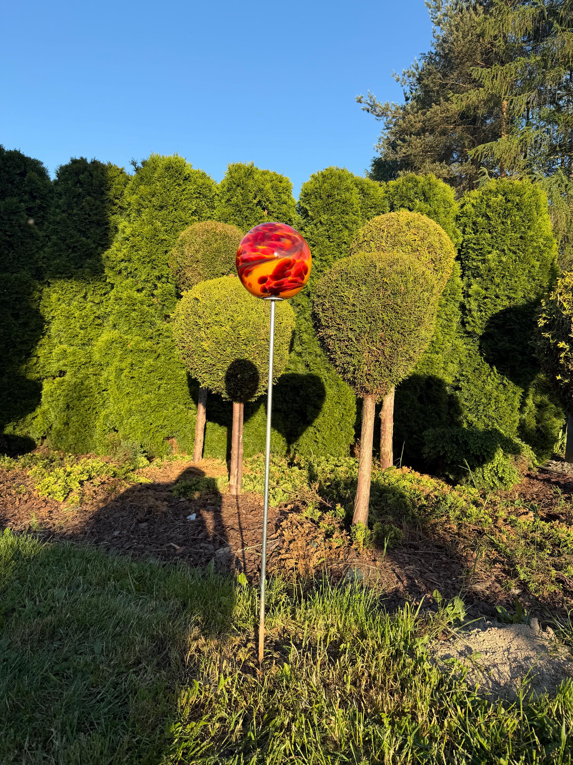 115cm Hand-Blown Glass Garden Stake – Red Orange Swirl Sphere 18cm, Metal Pole Art