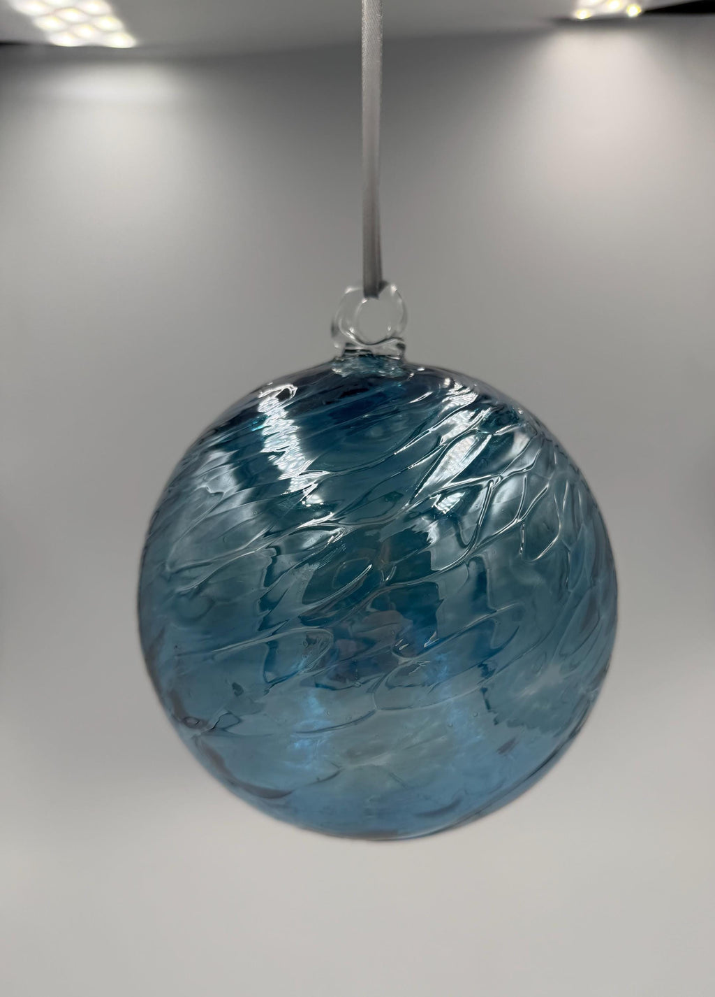 15cm Hand-Blown Blue Swirl Glass Ornament – Elegant Hanging Ball