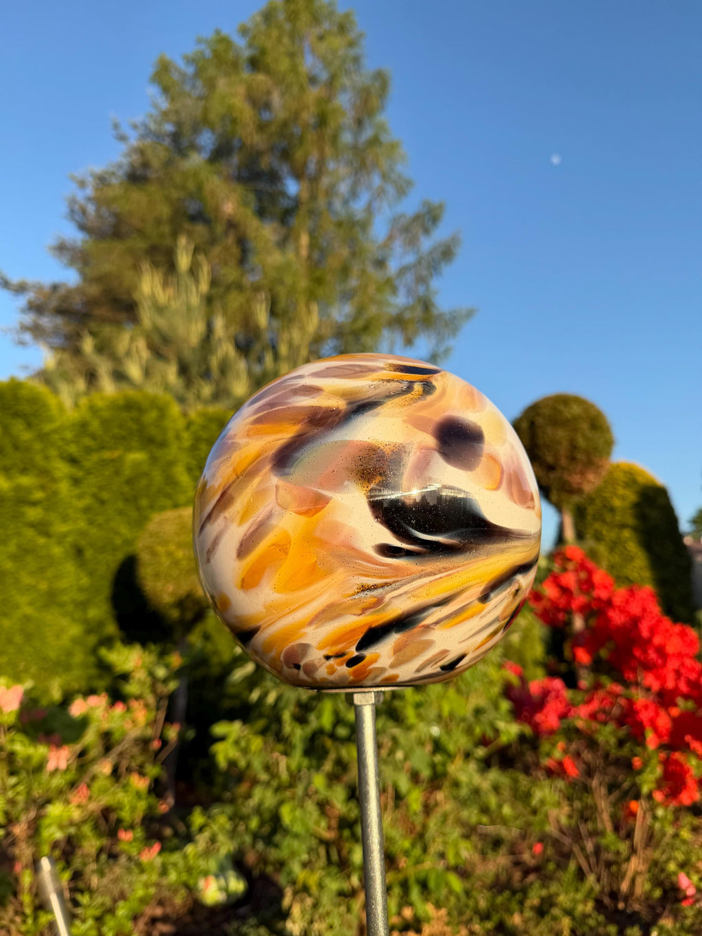 115cm Hand-Blown Multicolor Swirl Glass Garden Stake – 18cm Large Sphere on Metal Pole