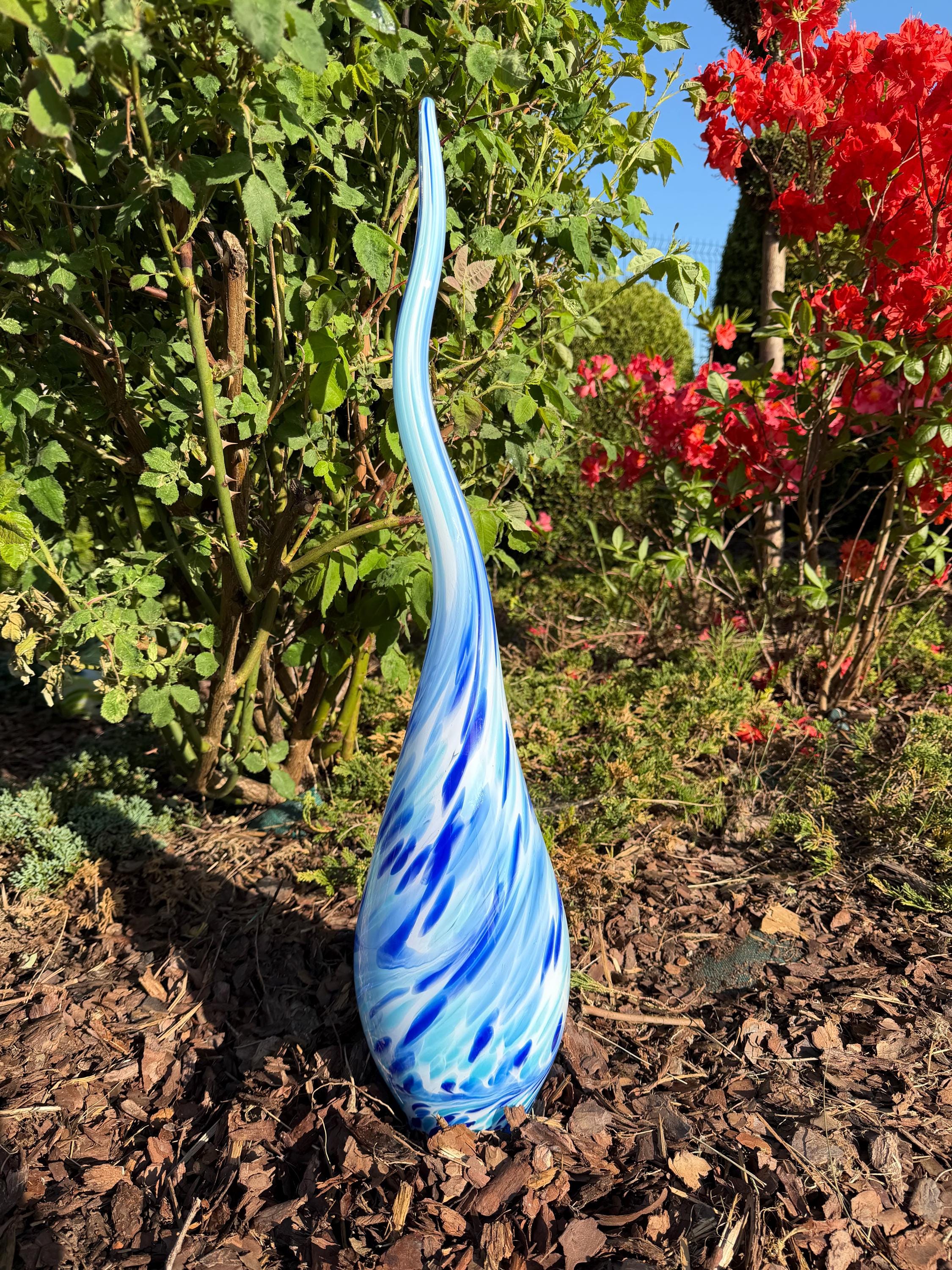 60cm Hand-Blown Blue White Swirl Glass Flame Spire – Elegant Garden Stake