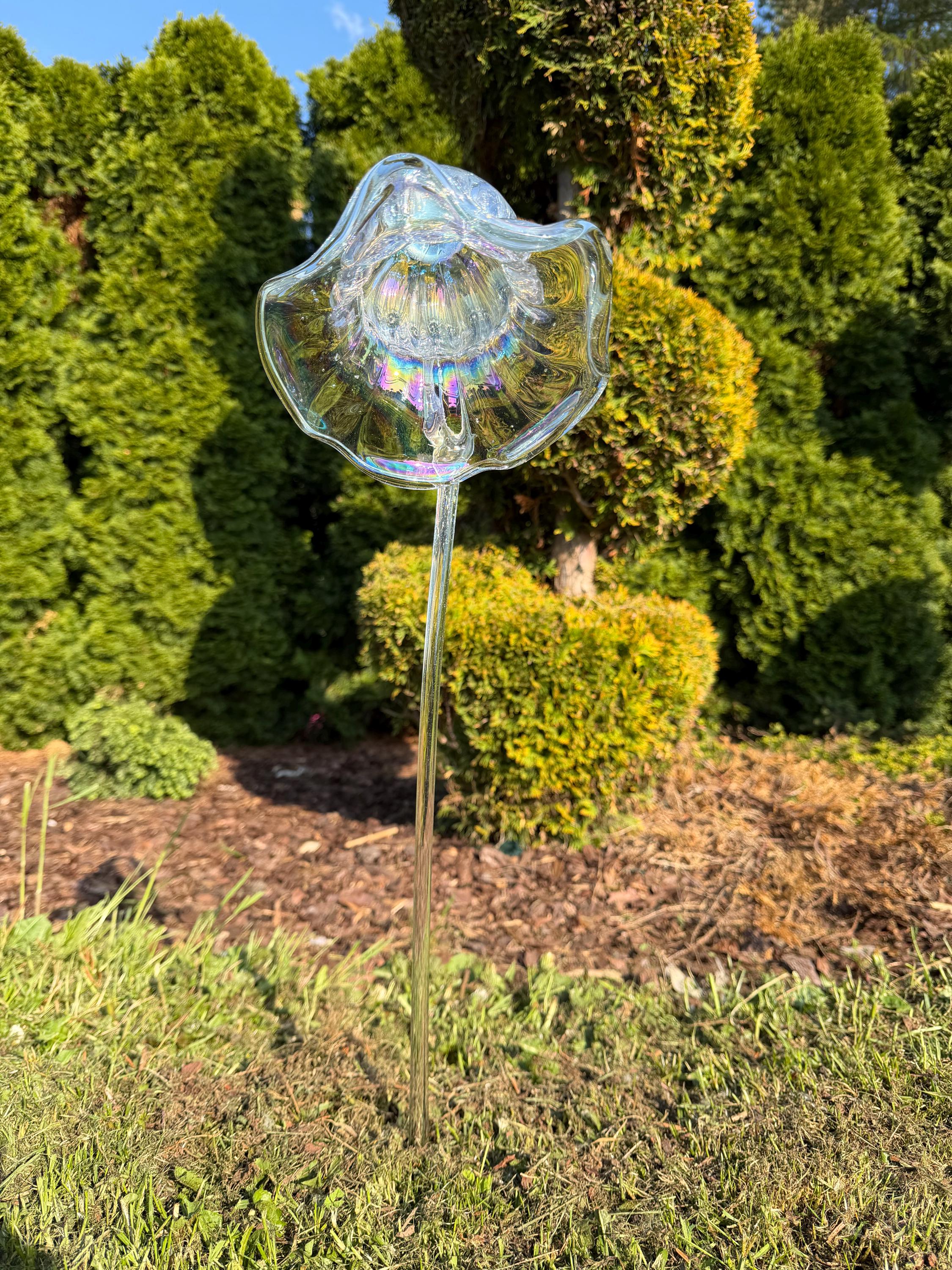 75cm Hand-Blown Iridescent Glass Flower Sculpture – Clear Lily Garden Stake 17cm Bloom