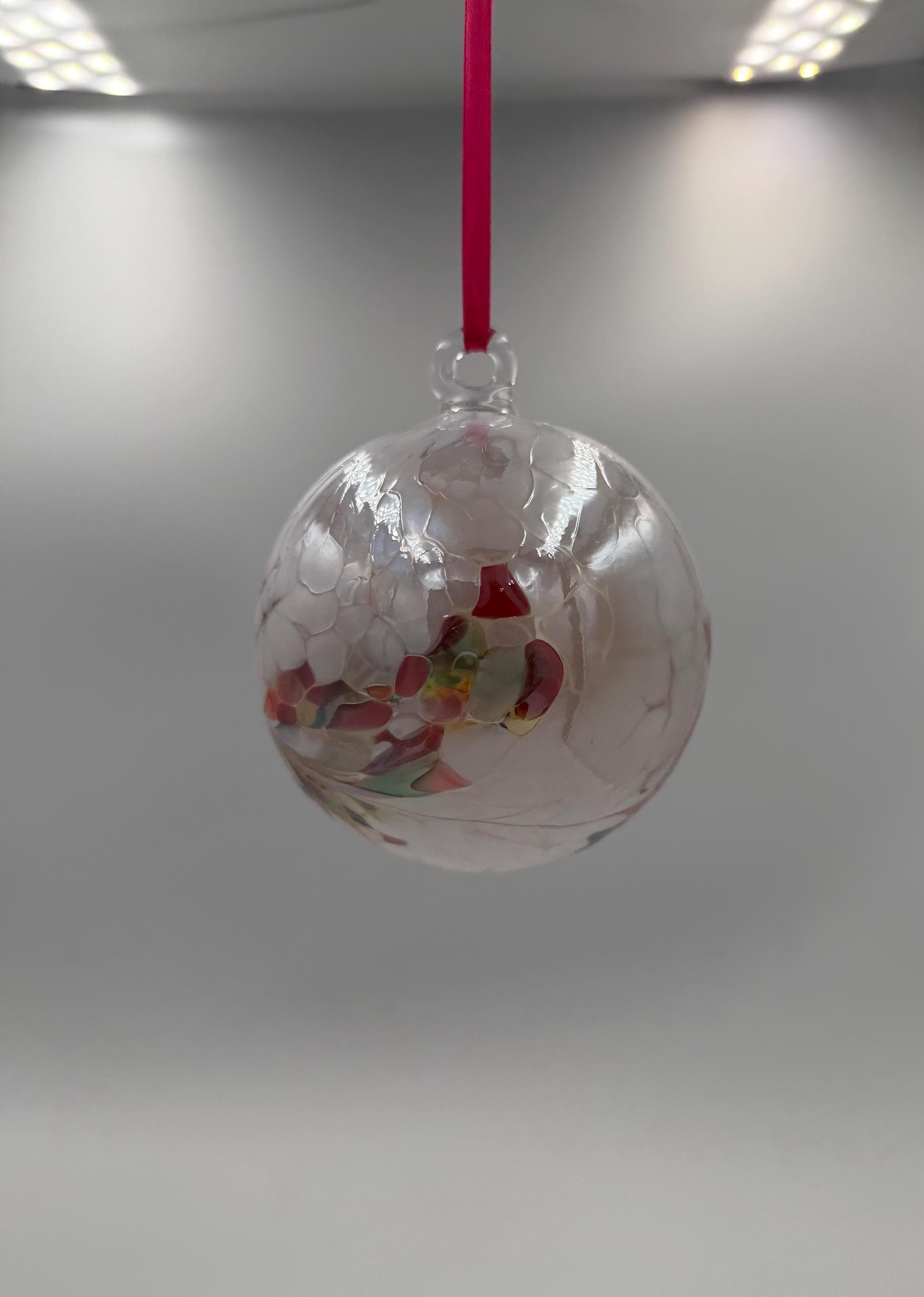 10cm Hand-Blown White Glass Ornament – Clear Sphere with Multicolor Internal Fragments – Elegant Hanging Decor