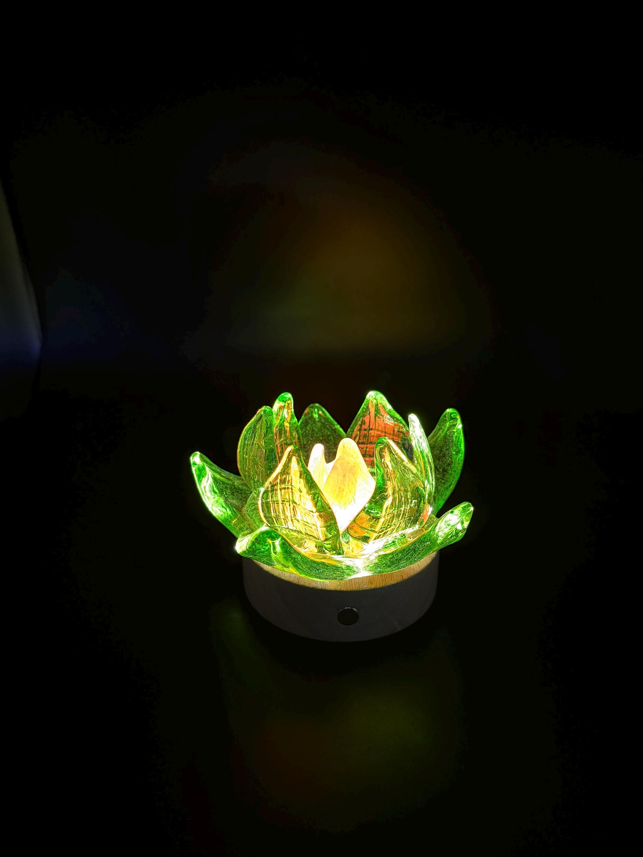12cm Hand-Blown Lime Green Glass Flower Lamp – Wooden Base LED Night Light (Battery Operated)