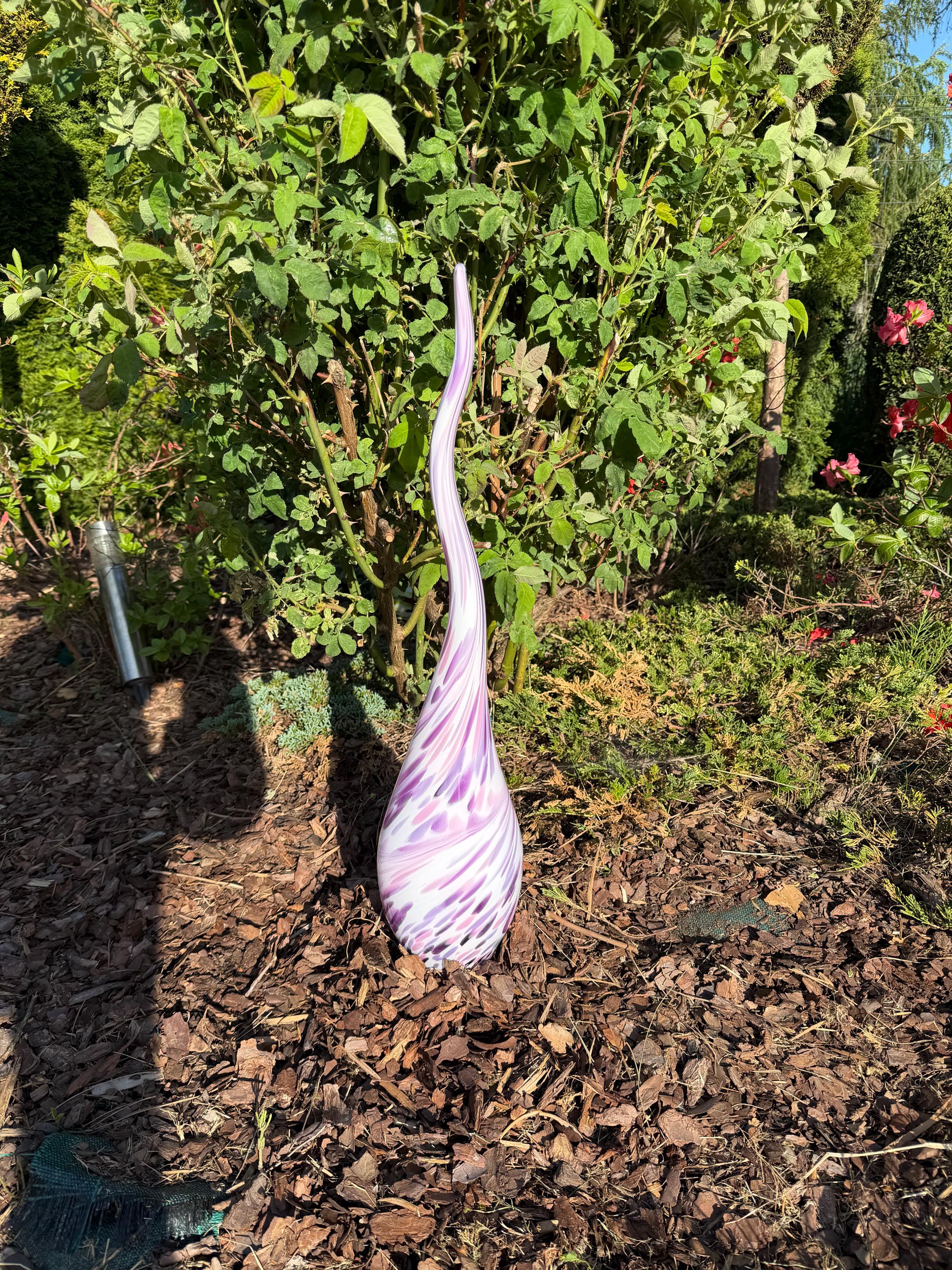 60cm Hand-Blown Pink White Swirl Glass Flame Spire – Elegant Garden Stake