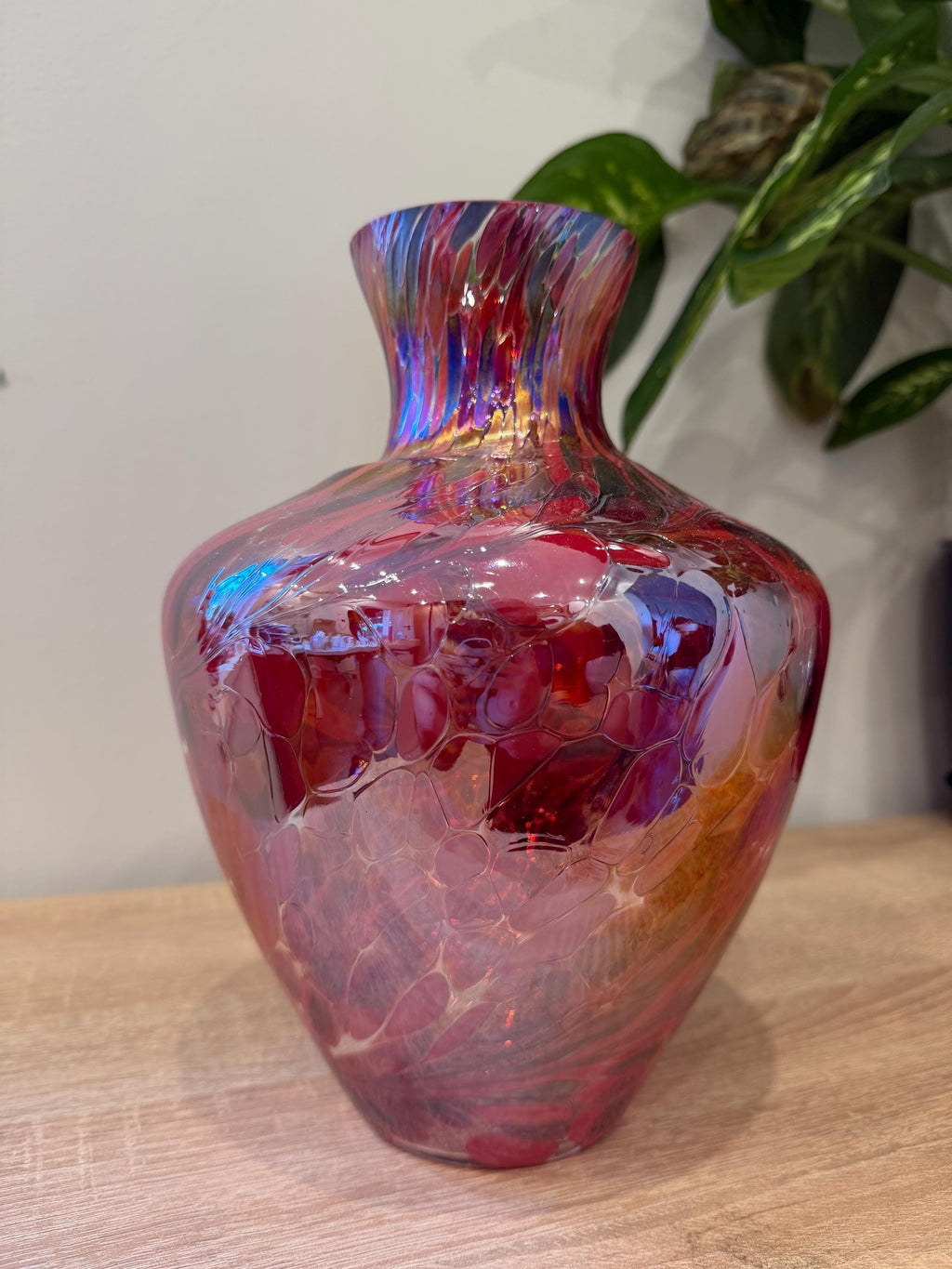 25cm Handblown Art Glass Vase – Iridescent Mottled Centerpiece – Luxury Home Decor Statement Vessel