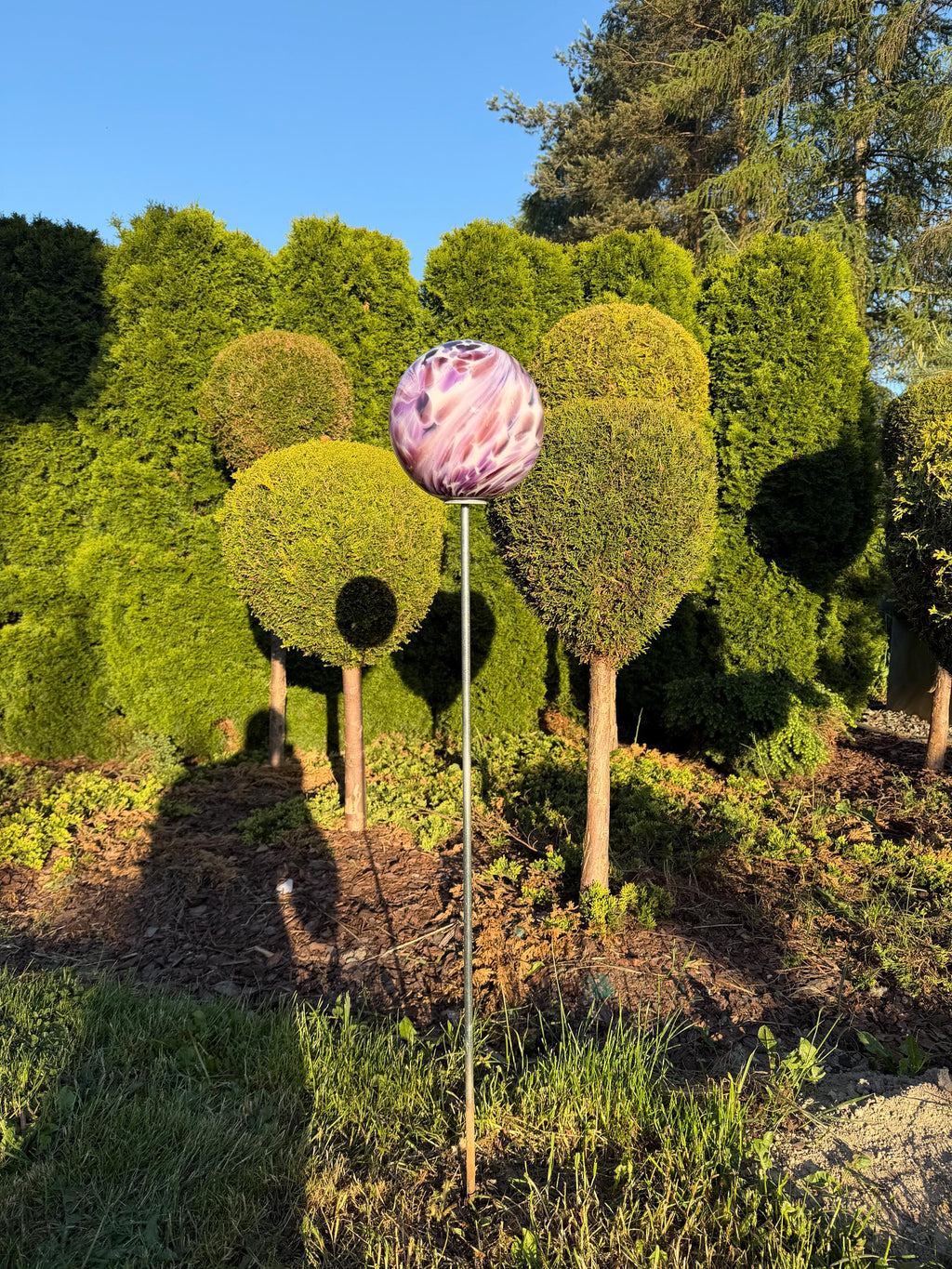 115cm Hand-Blown Pink Swirl Glass Garden Stake – 18cm Large Lilac Sphere on Metal Pole