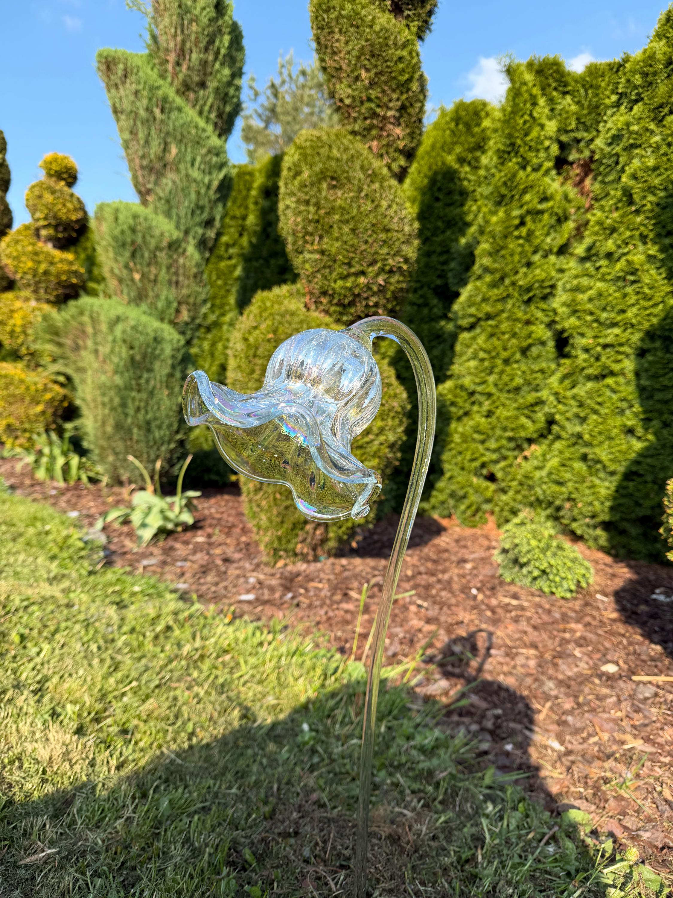 75cm Hand-Blown Iridescent Glass Flower Sculpture – Clear Lily Garden Stake 17cm Bloom