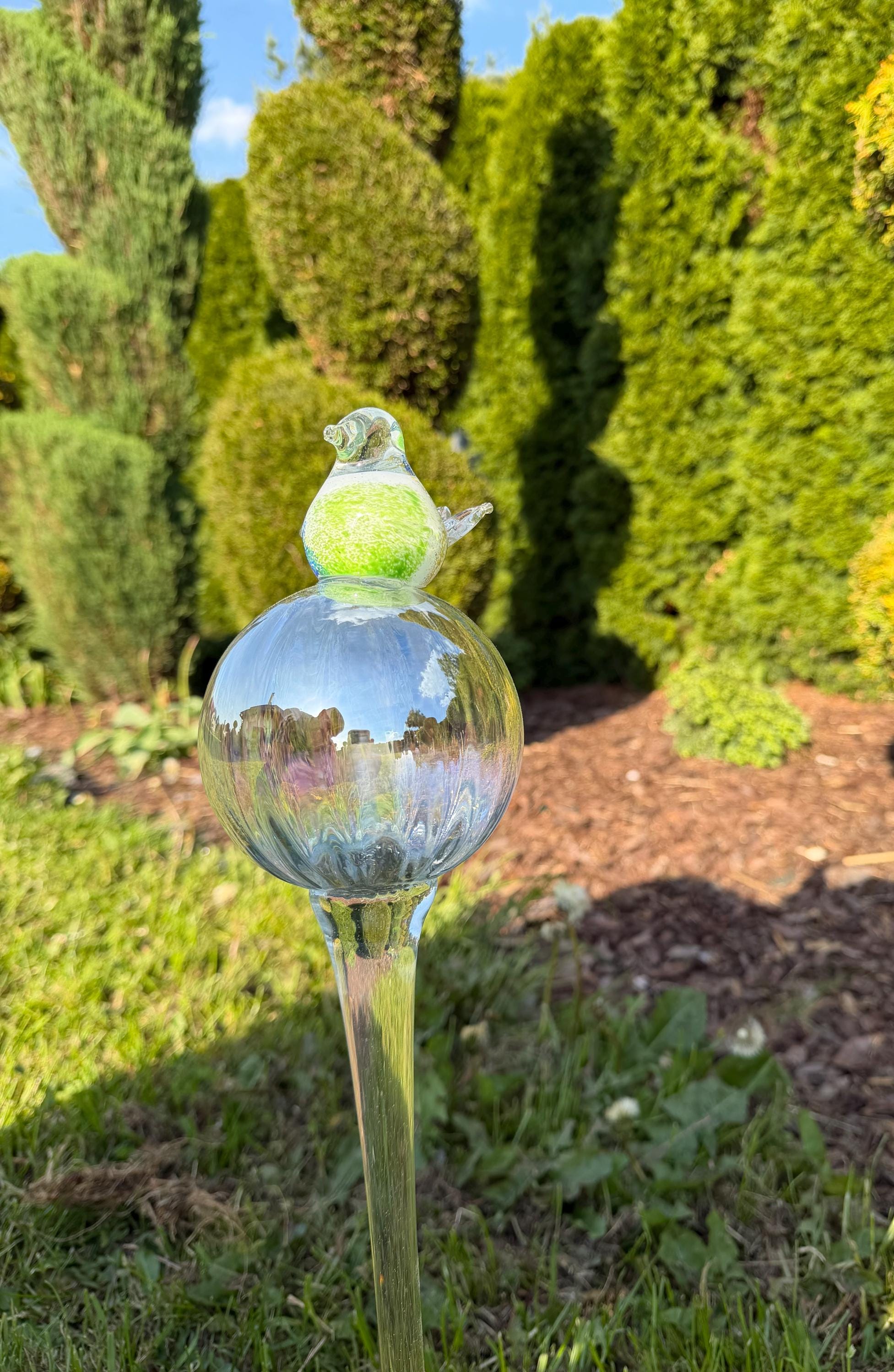 60cm Hand-Blown Clear Glass Garden Stake with Bird – 10cm Sphere Decorative Orb