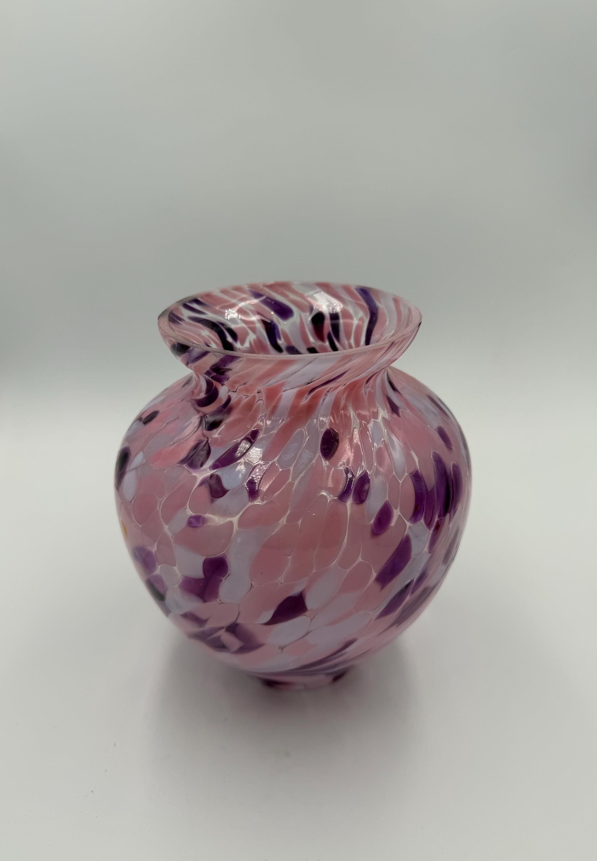 20cm Hand-Blown Pink Purple Crackle Glass Vase – 15cm Wide Decorative Swirl Vase