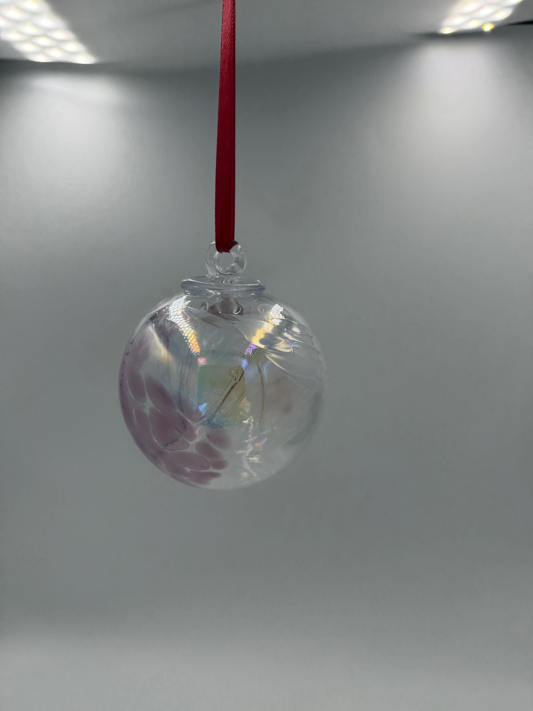 8cm Hand-Blown Iridescent Glass Ornament – Pastel White and Pink Decorative