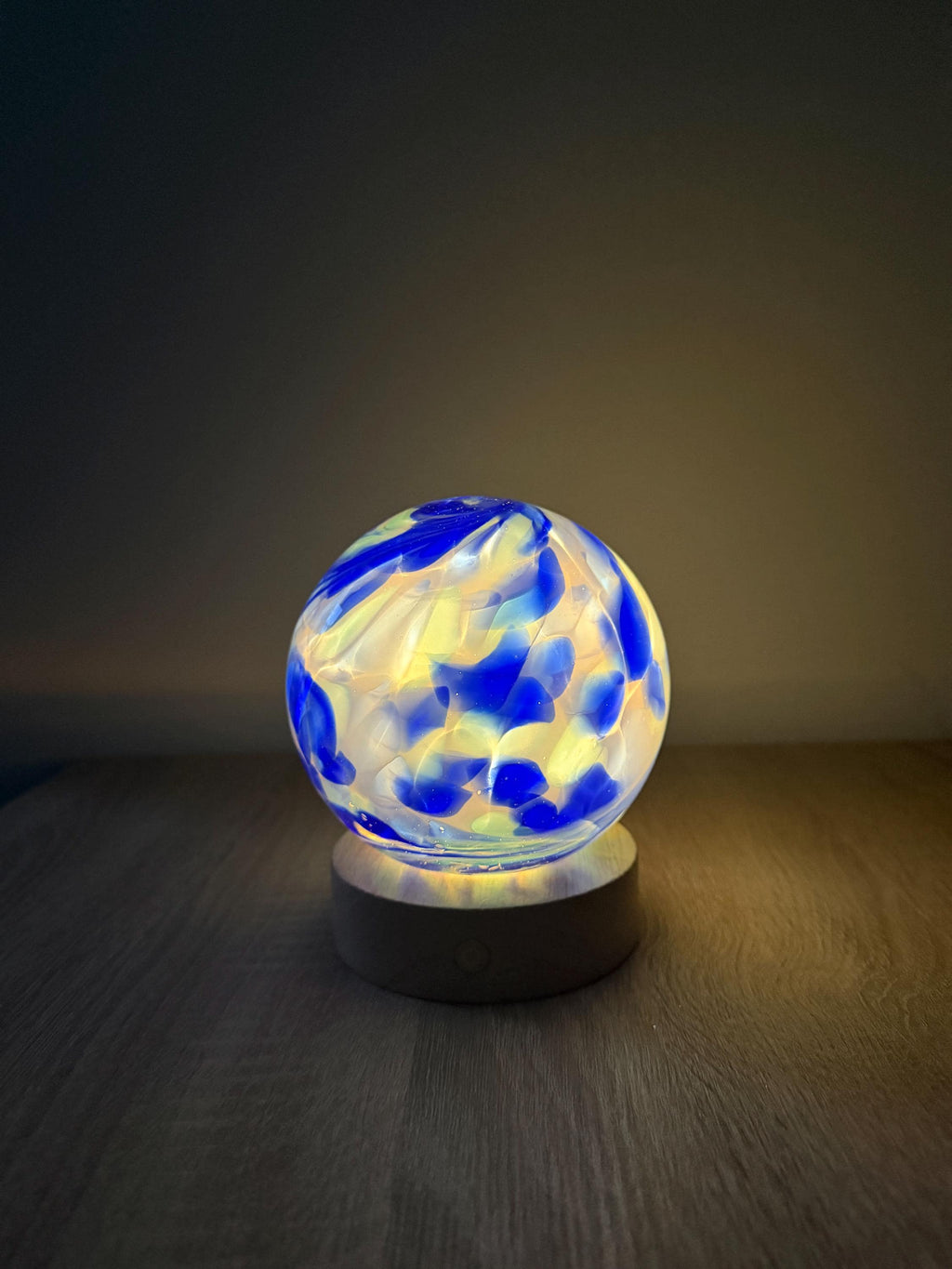 12cm Hand-Blown Blue Swirl Glass LED Lamp – Battery Powered Multicolor or Warm White
