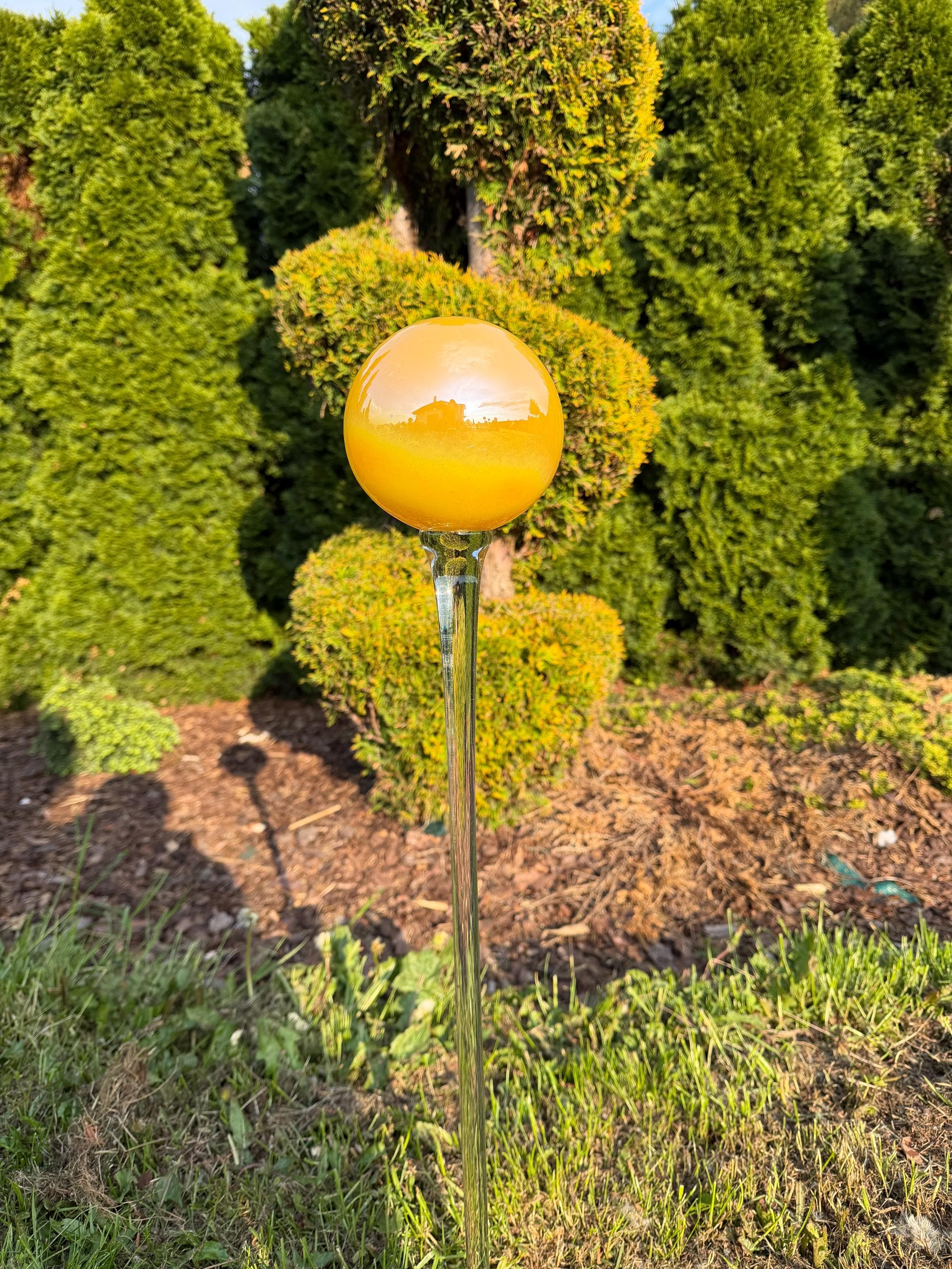 70cm Hand-Blown Iridescent Yellow Glass Garden Stake – 12cm Golden Sphere