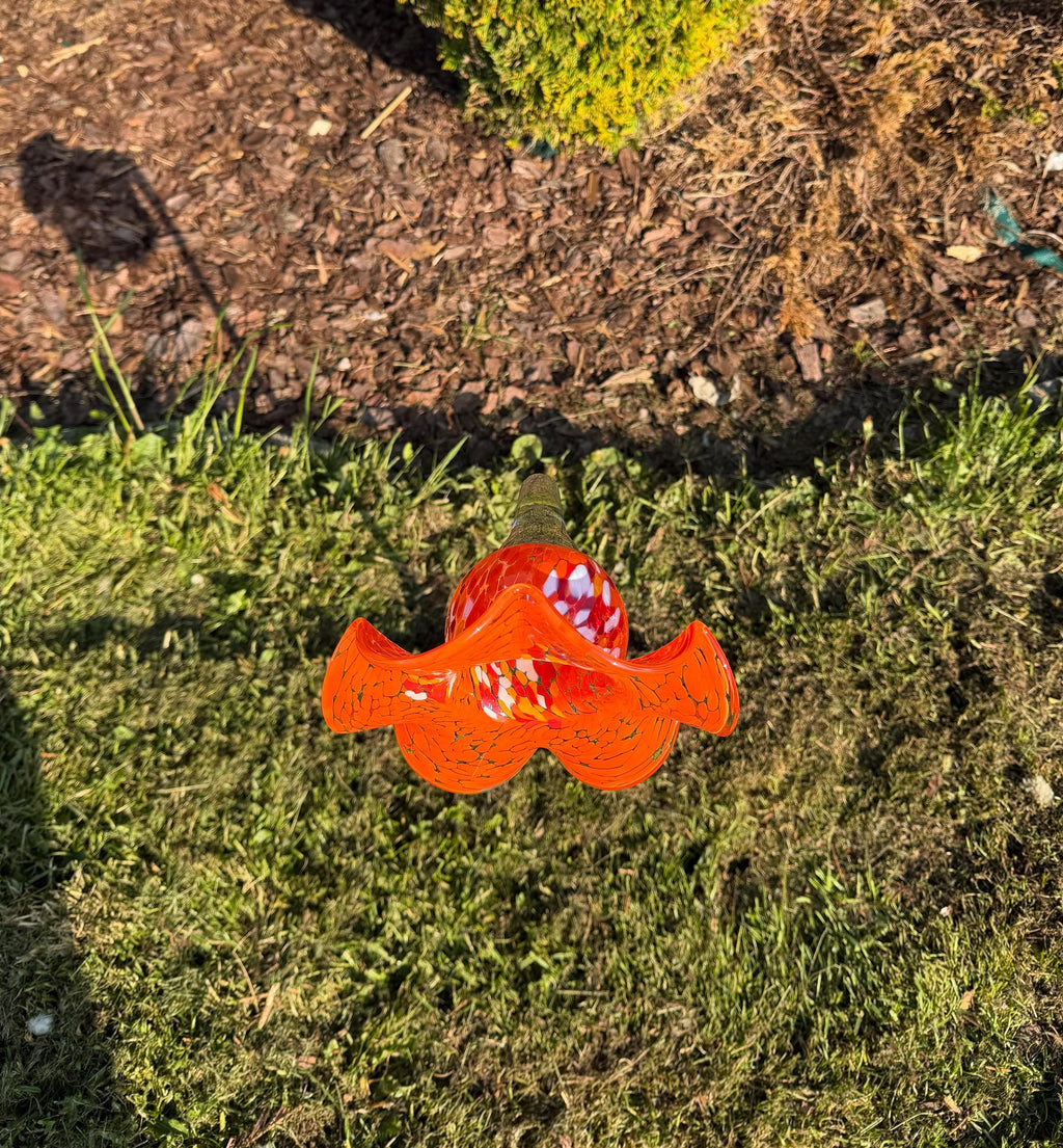 75cm Hand-Blown Orange Confetti Glass Flower Sculpture – Red Orange Lily Garden Stake 17cm Bloom