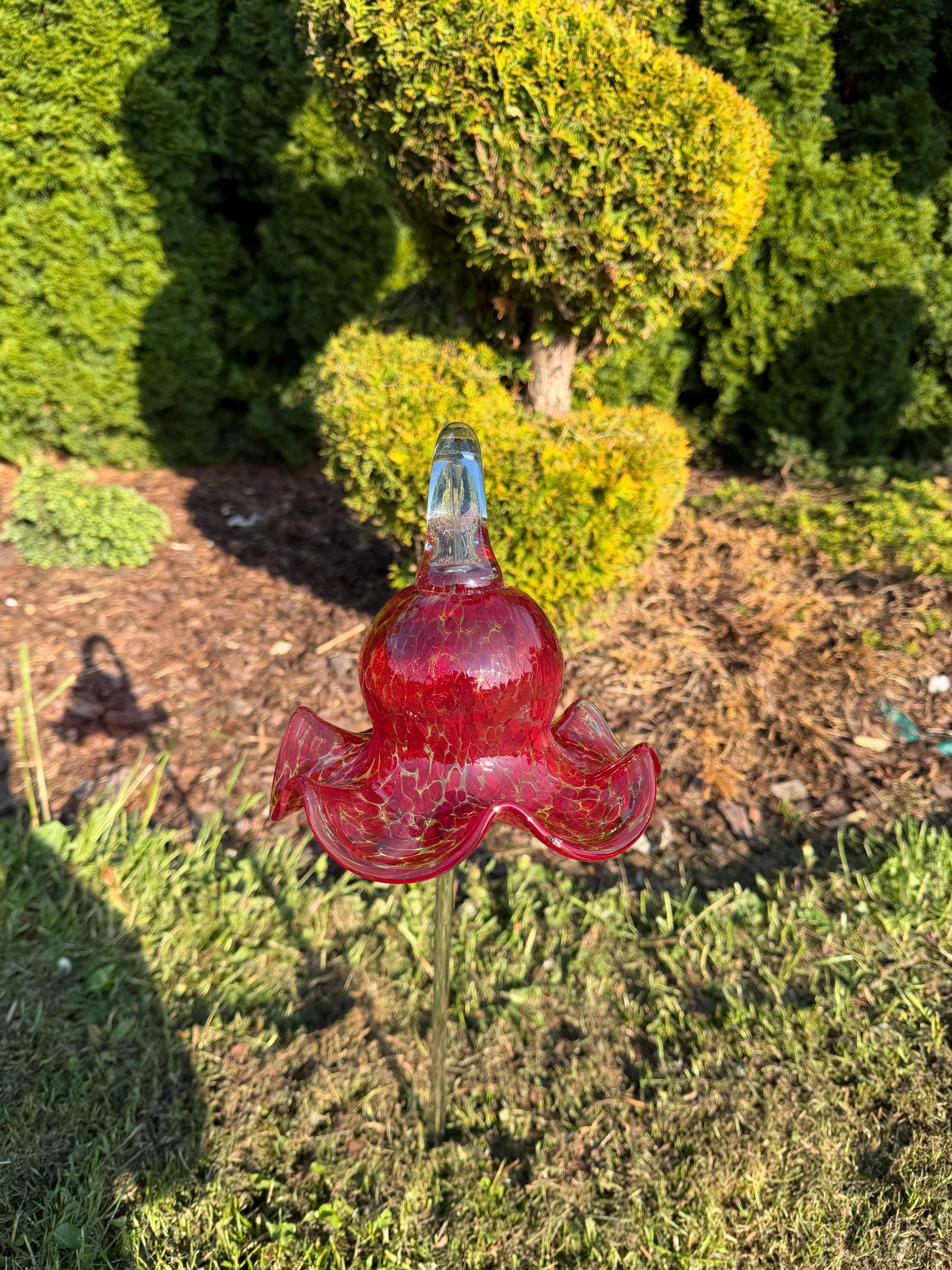 75cm Hand-Blown Red Crackle Glass Flower Sculpture – Ruby Lily Garden Stake 17cm Bloom