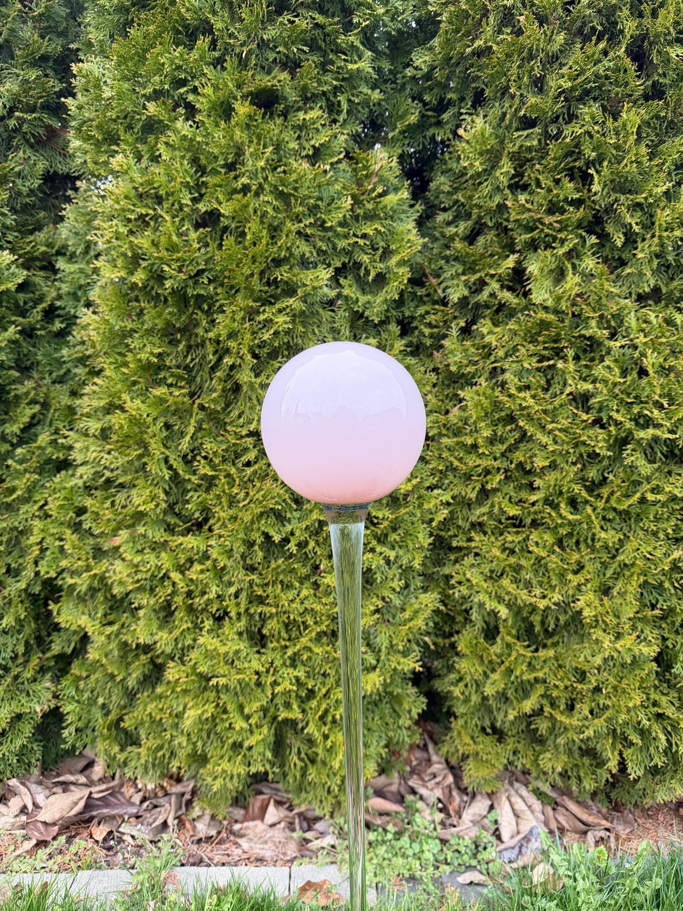 80cm Hand-Blown Garden Stake – 15cm Blush Pink Sphere