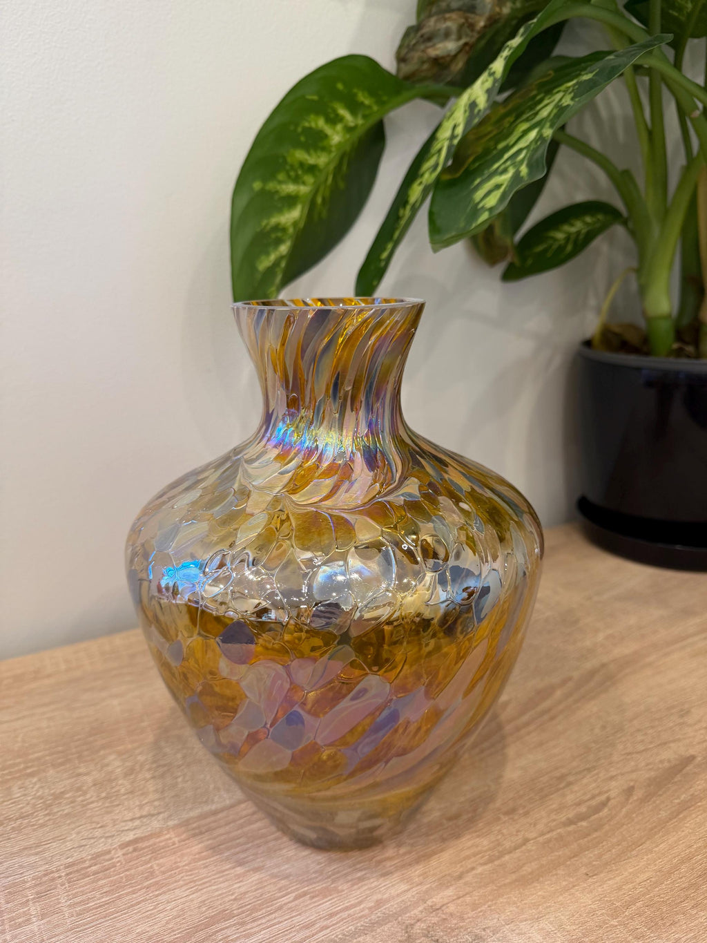25cm Handblown Art Glass Vase – Iridescent Mottled Centerpiece – Luxury Home Decor Statement Vessel