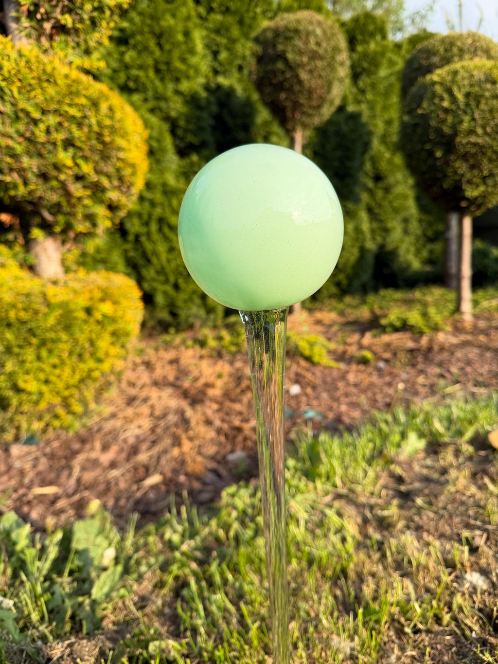 60cm Hand-Blown Mint Green Glass Garden Stake – 10cm Decorative Sphere