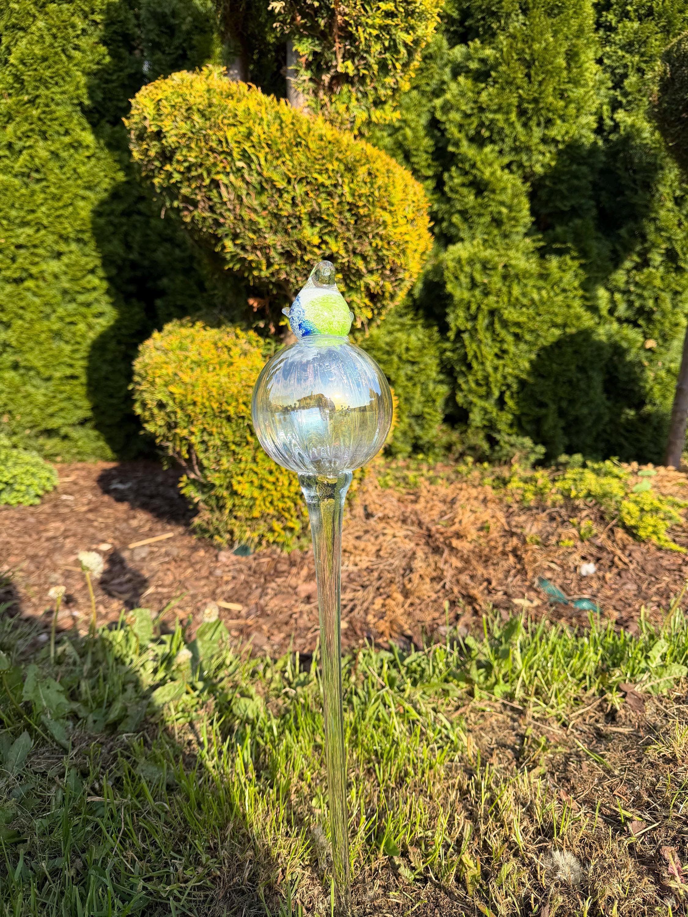 60cm Hand-Blown Clear Glass Garden Stake with Bird – 10cm Sphere Decorative Orb
