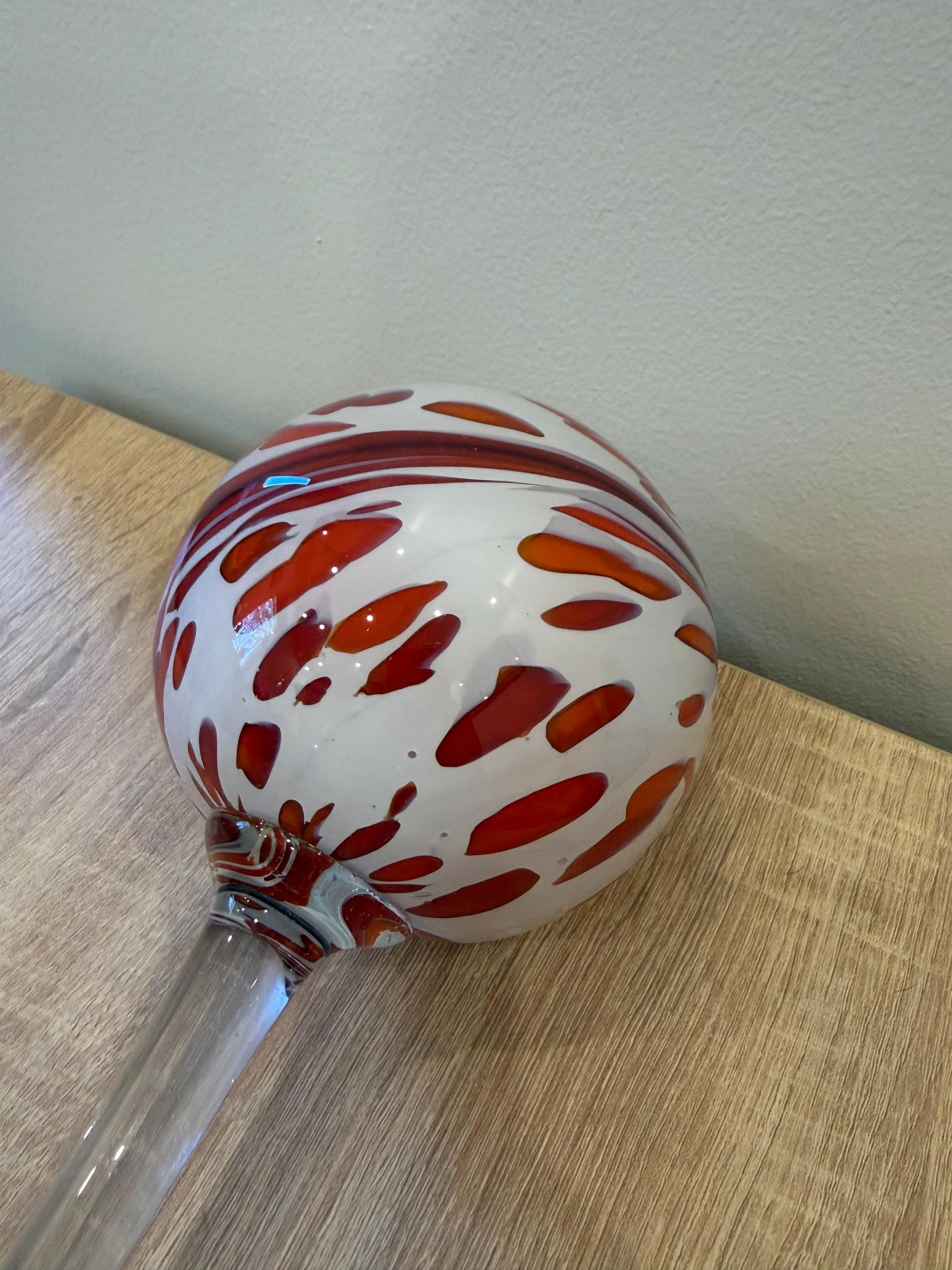 70cm Hand-Blown Glass Garden Stake – 12cm Red White Sphere