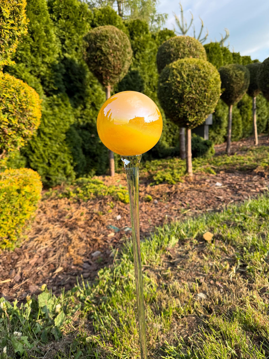 70cm Hand-Blown Iridescent Yellow Glass Garden Stake – 12cm Golden Sphere