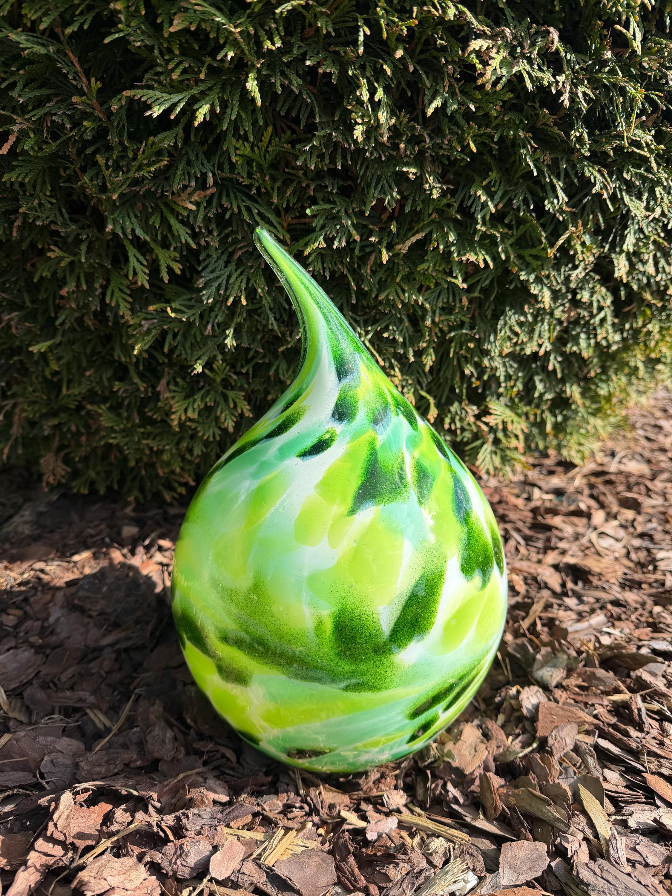 Handmade Glass Garden Teardrop Sculpture – Green Swirl Modern Outdoor Decor (25 cm)