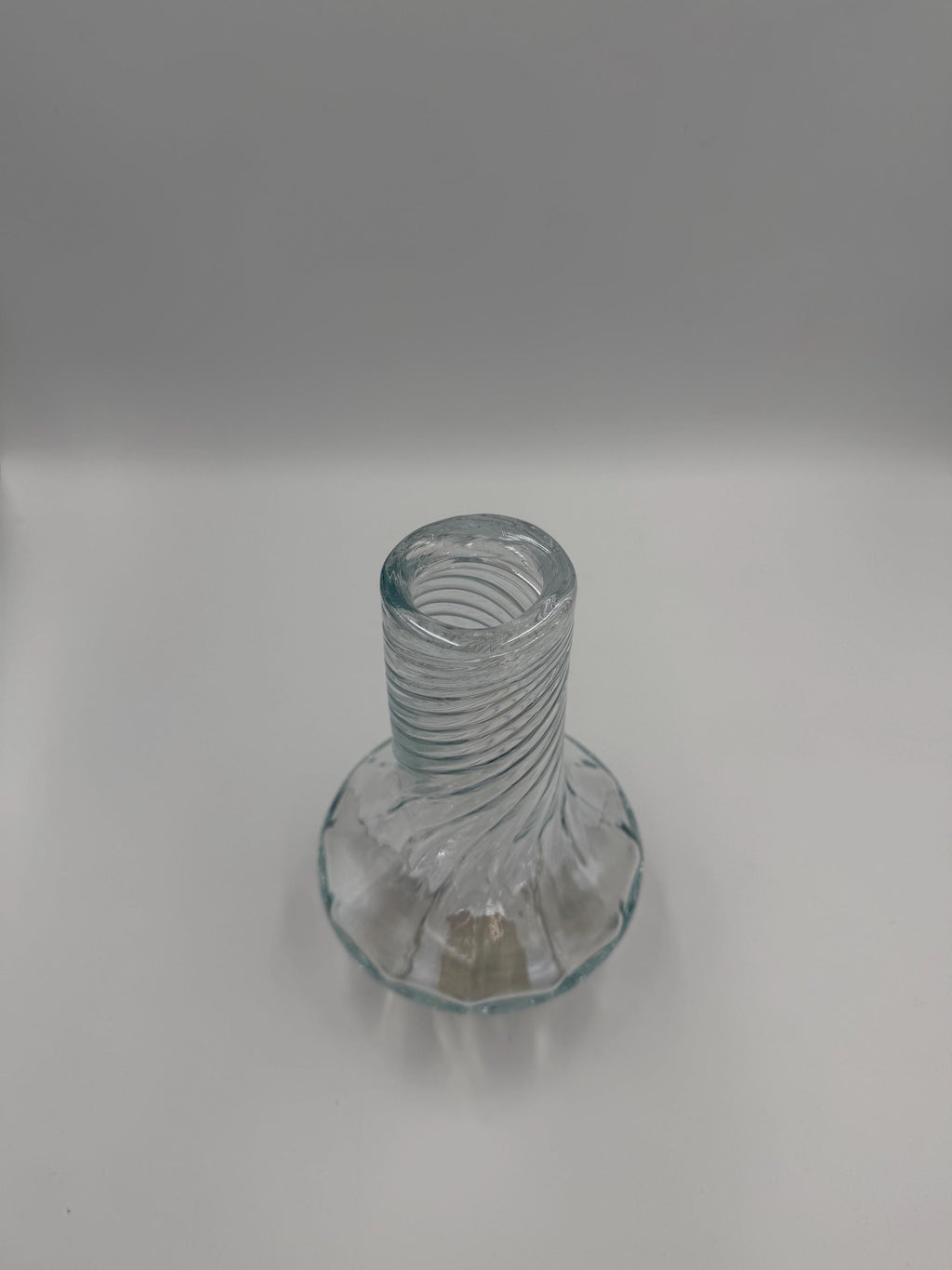20cm Hand-Blown Clear Twisted Glass Vase – Modern Spiral Bud Vase