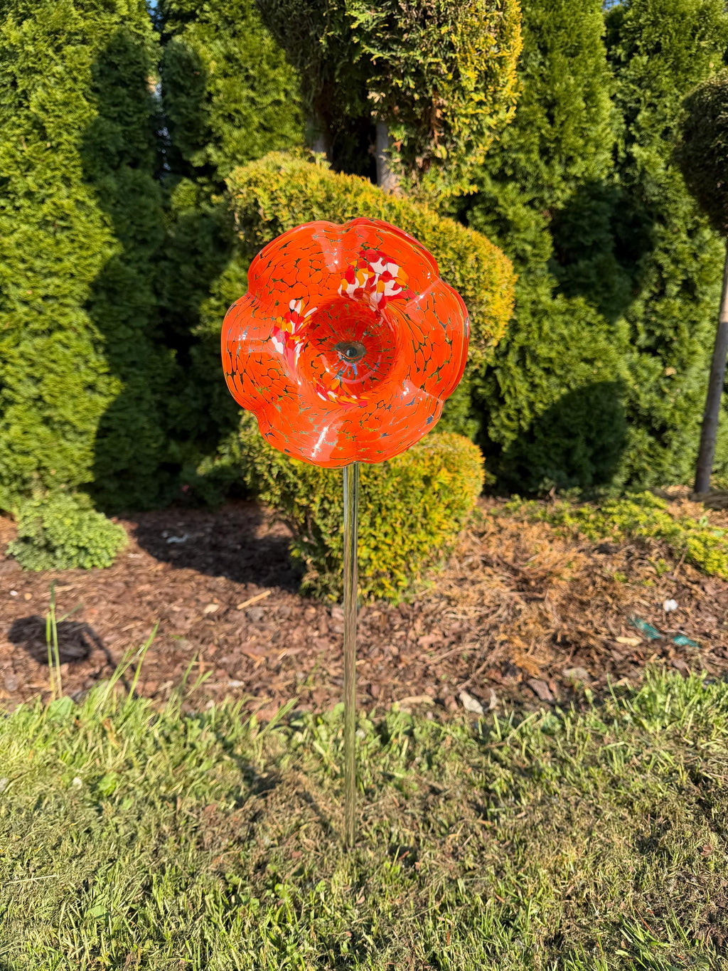 75cm Hand-Blown Orange Confetti Glass Flower Sculpture – Red Orange Lily Garden Stake 17cm Bloom