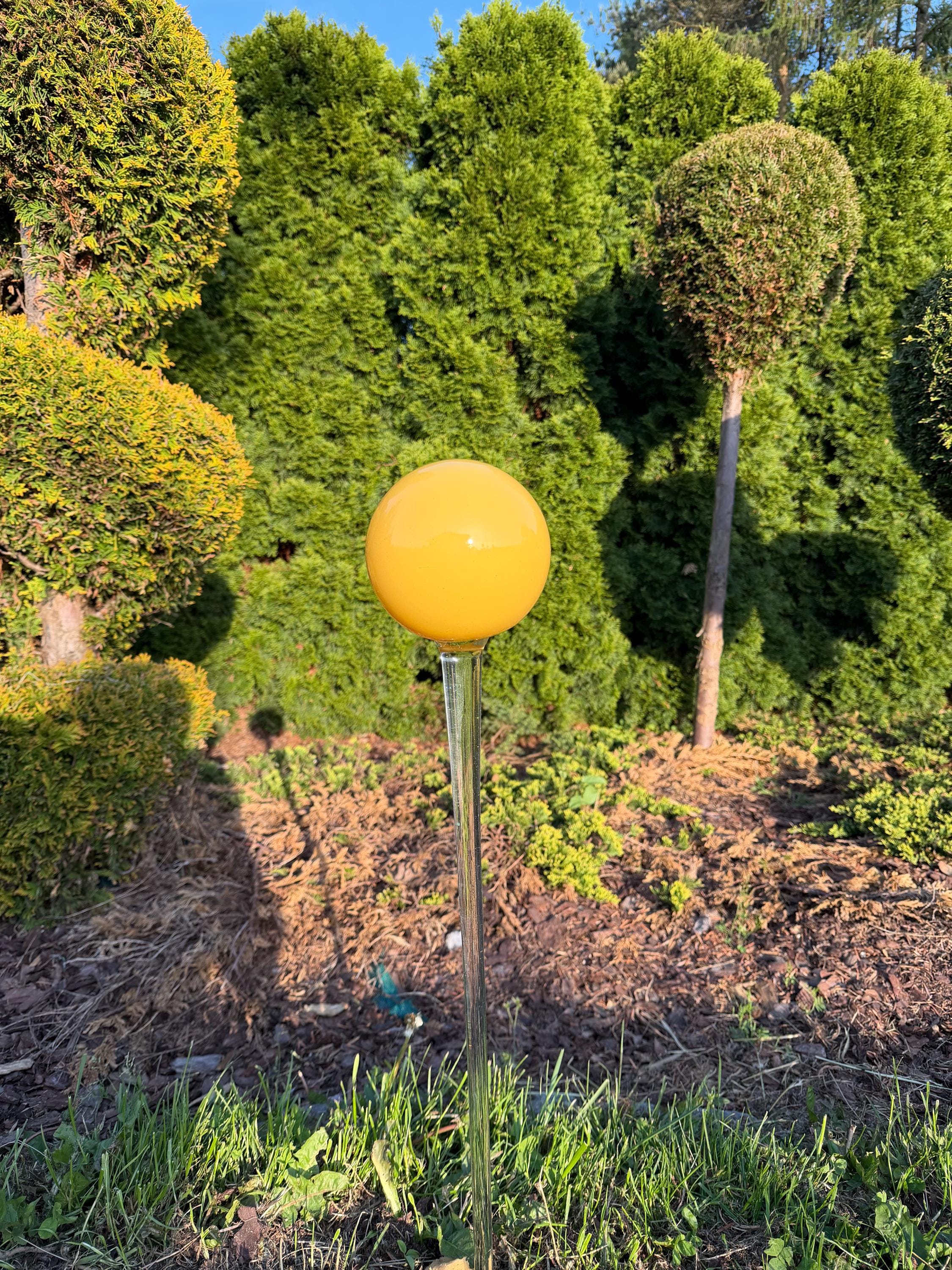80cm Hand-Blown Yellow Glass Garden Stake – 15cm Golden Sphere