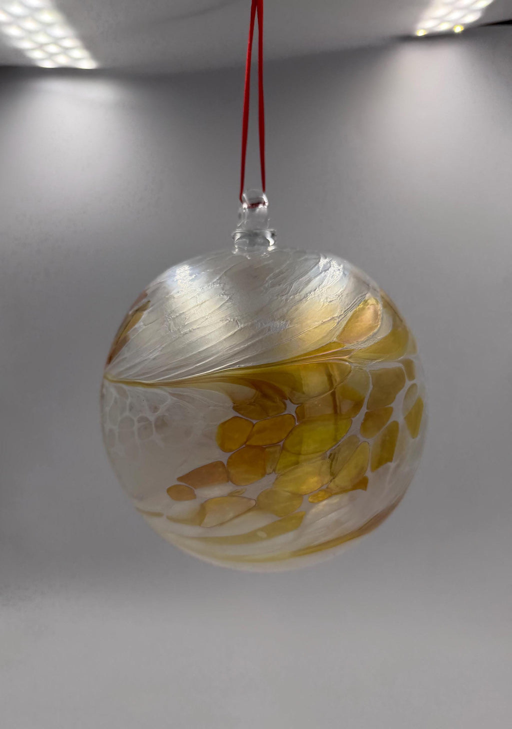 Hand-Blown Glass Ornament – Iridescent Gold Swirl Sphere, 15cm Decorative Suncatcher Ball