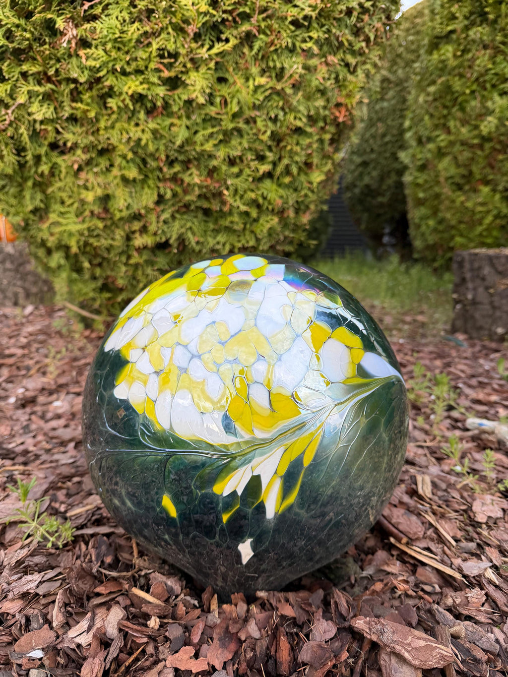 30cm Handblown Dark Teal Yellow Cracked Glass Garden Orb – Iridescent Mosaic Yard Art
