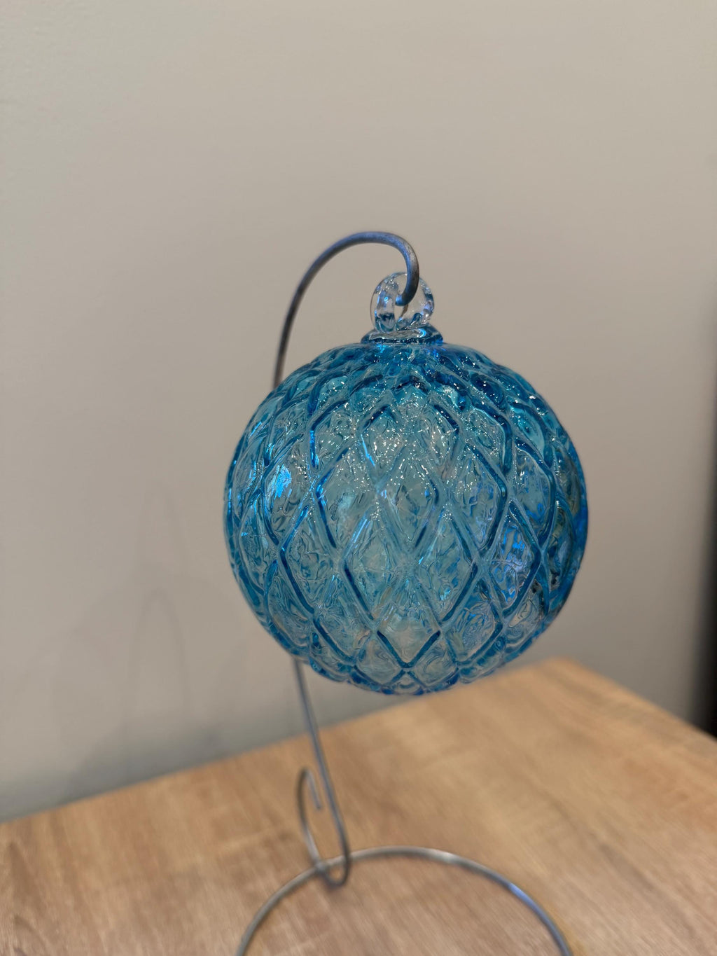 Hand-Blown Blue Crackle Glass Ornament – 10cm Decorative Art Ball – Window Garden Decor