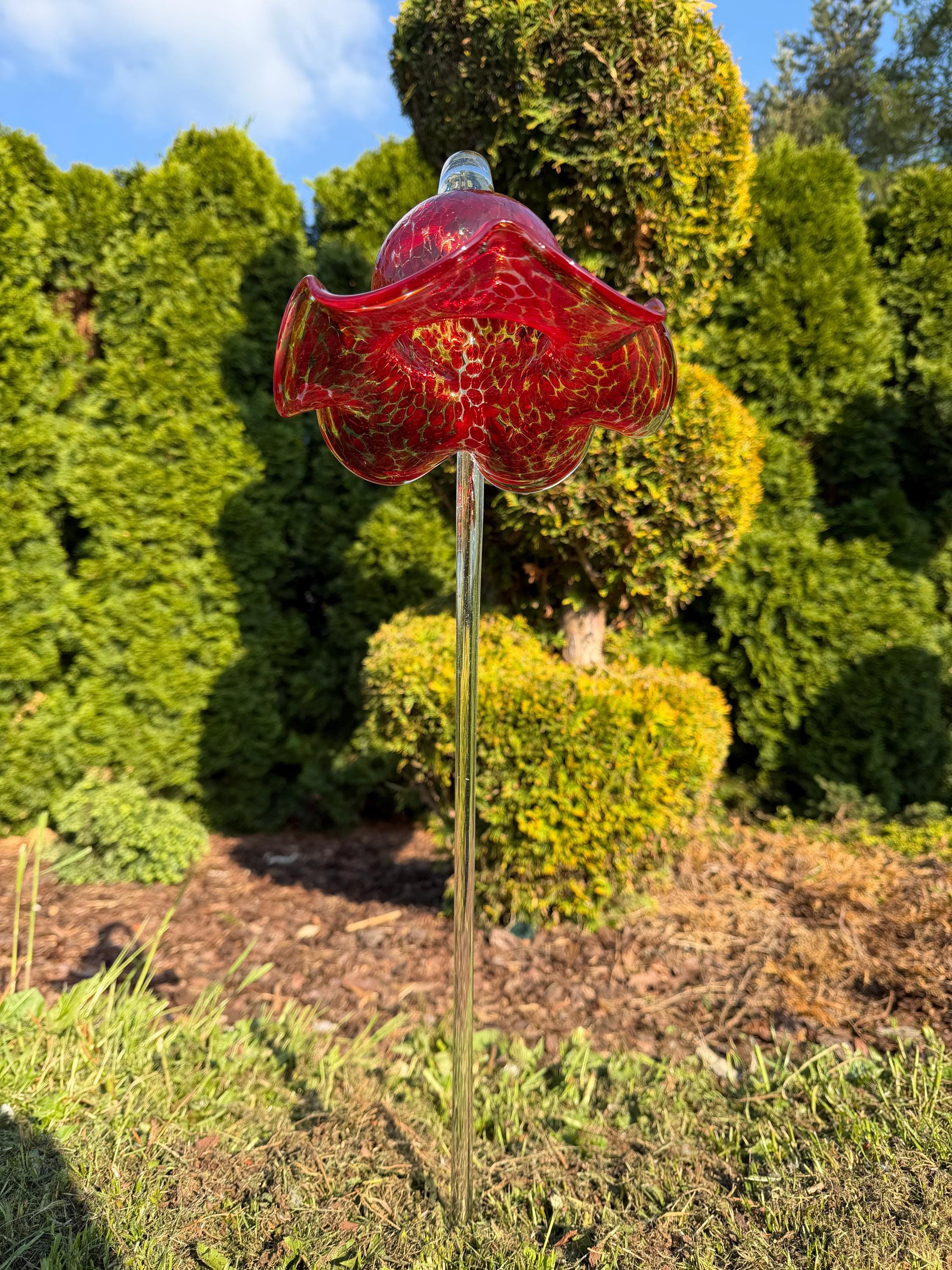 75cm Hand-Blown Red Crackle Glass Flower Sculpture – Ruby Lily Garden Stake 17cm Bloom