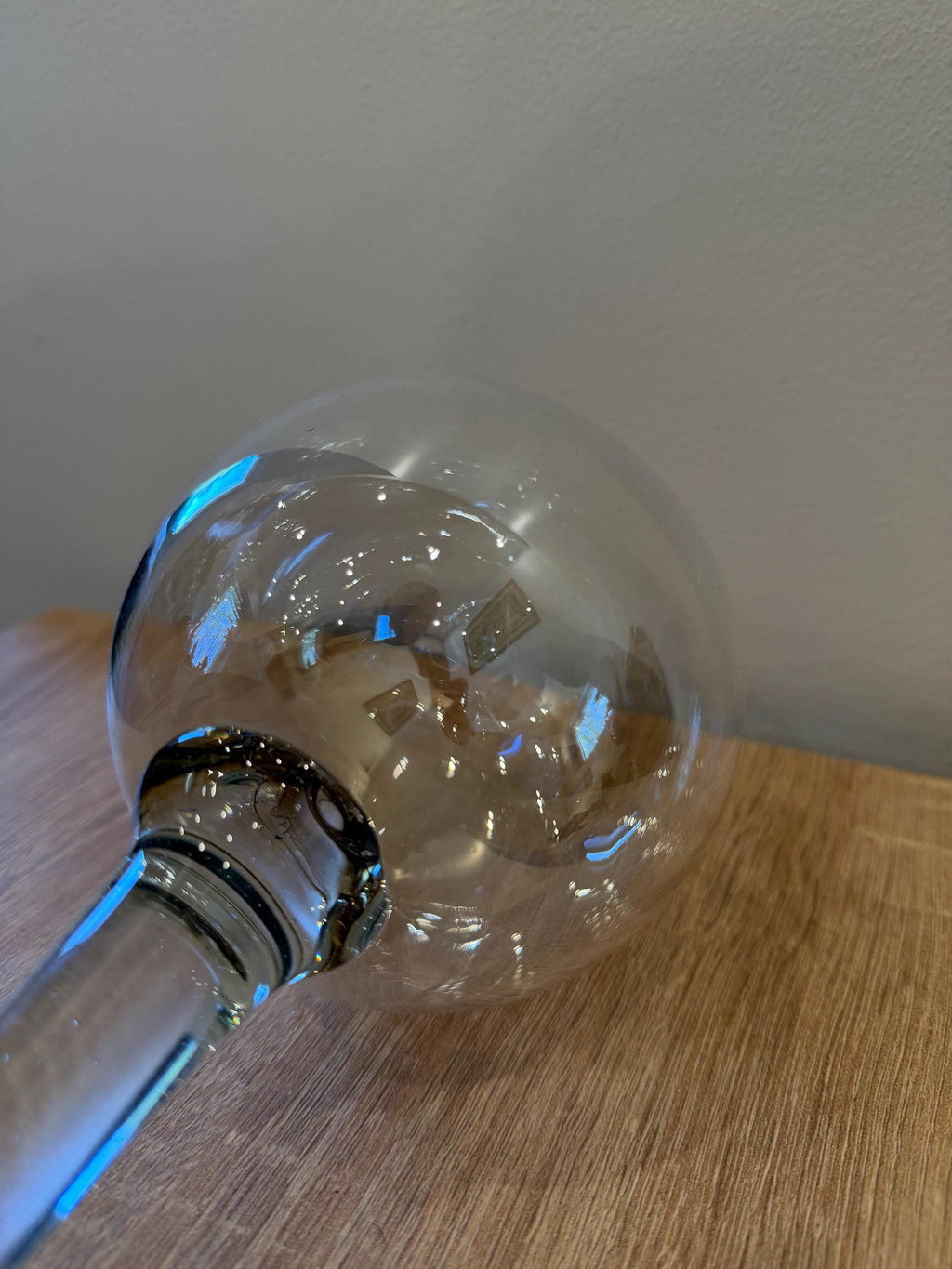 70cm Hand-Blown Iridescent Clear Glass Garden Stake – 12cm Clear Decorative Sphere