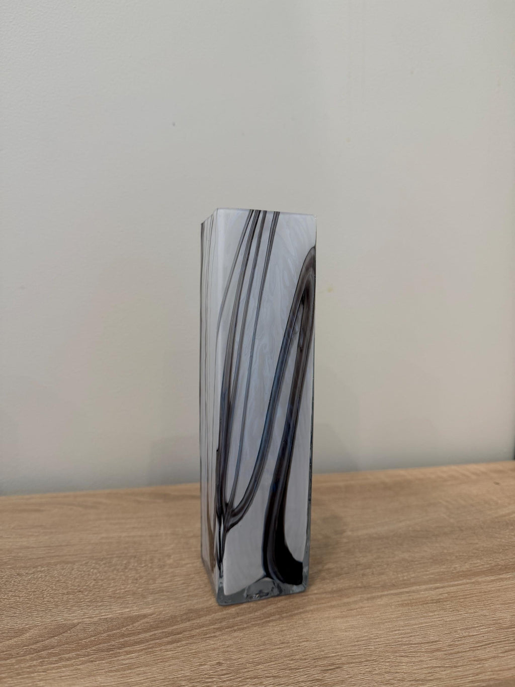 Handblown Geometric Glass Vase – Swirl Art Decor, Minimalist Flower Vessel