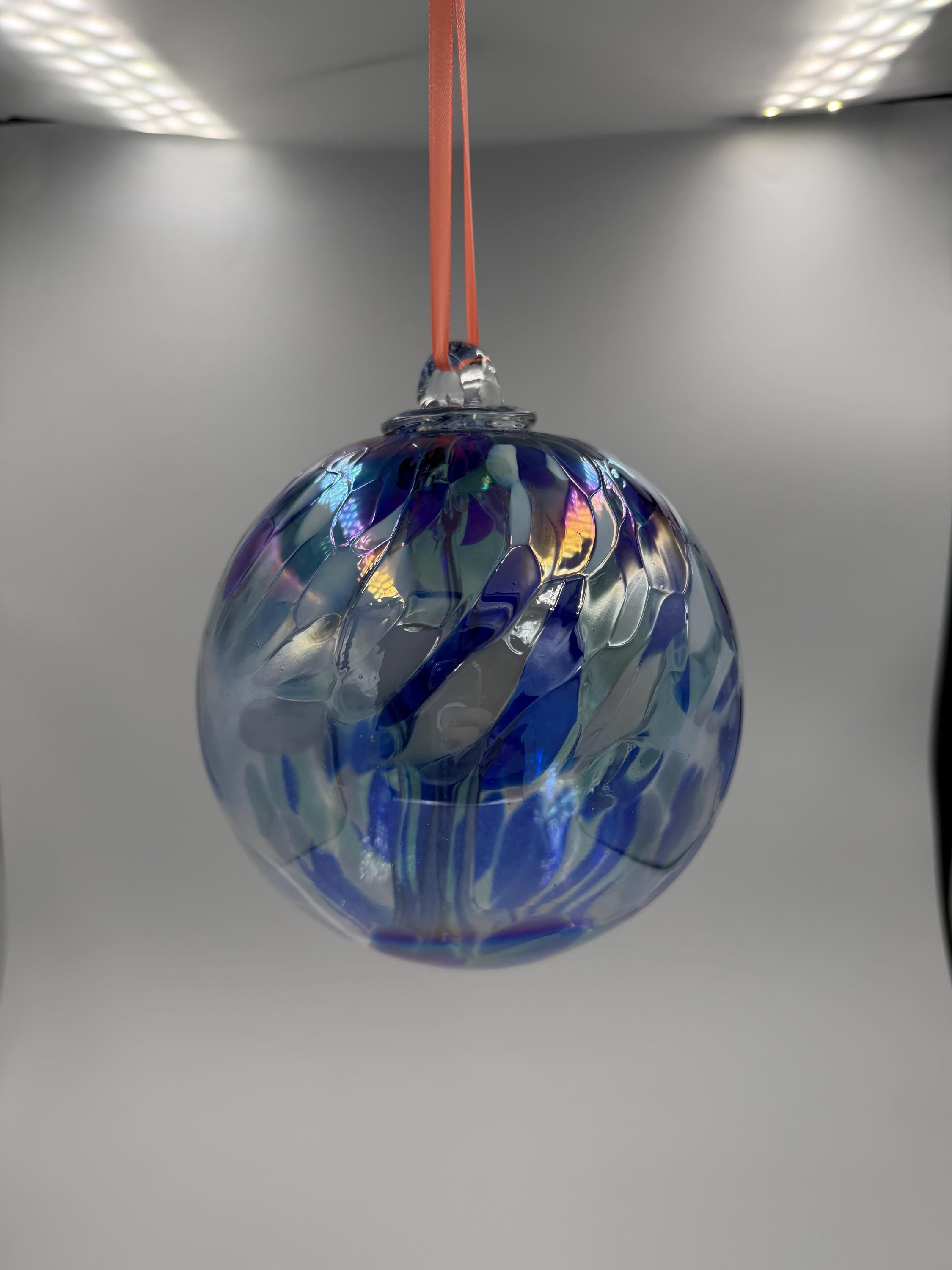 15cm Hand-Blown Blue Witch Ball – Iridescent Hanging Art Glass Ornament – Decorative Suncatcher Sphere Gift