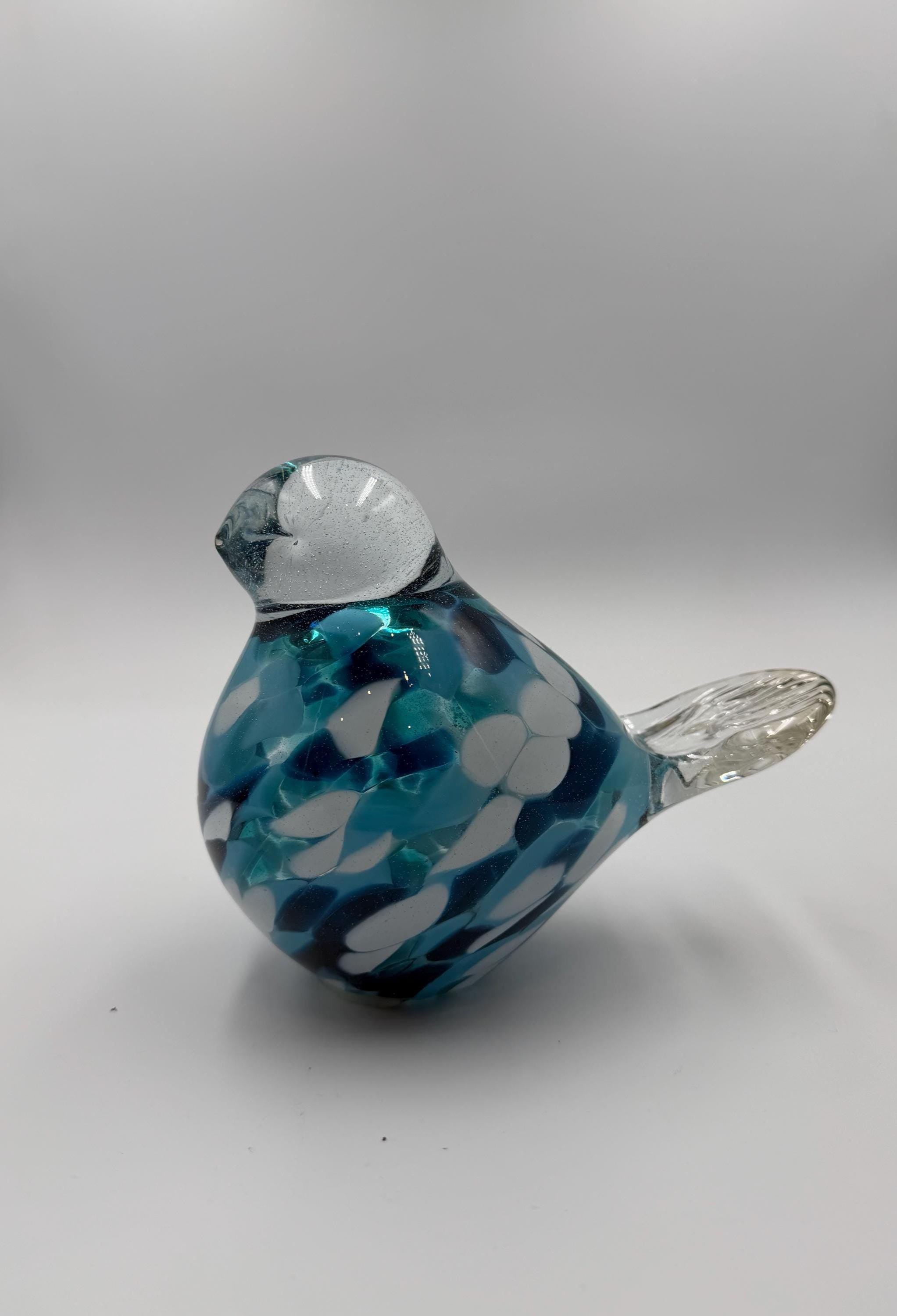20cm Hand-Blown Blue & White Confetti Glass Bird – 12cm Tall Teal Decorative Songbird Figurine