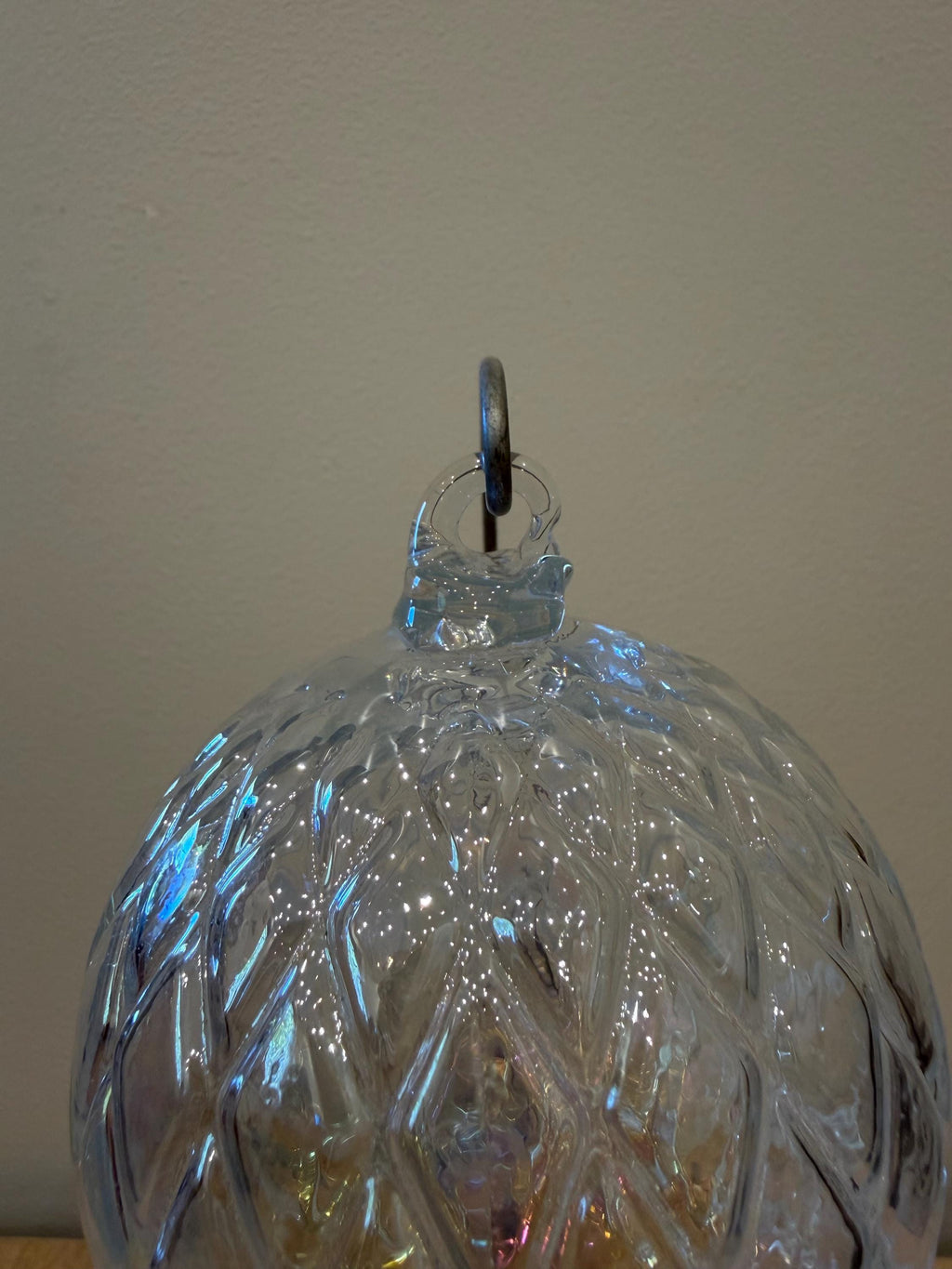 Hand-Blown Clear Crackle Glass Ornament – 10cm Textured Art Glass Ball – Elegant Hanging Decor