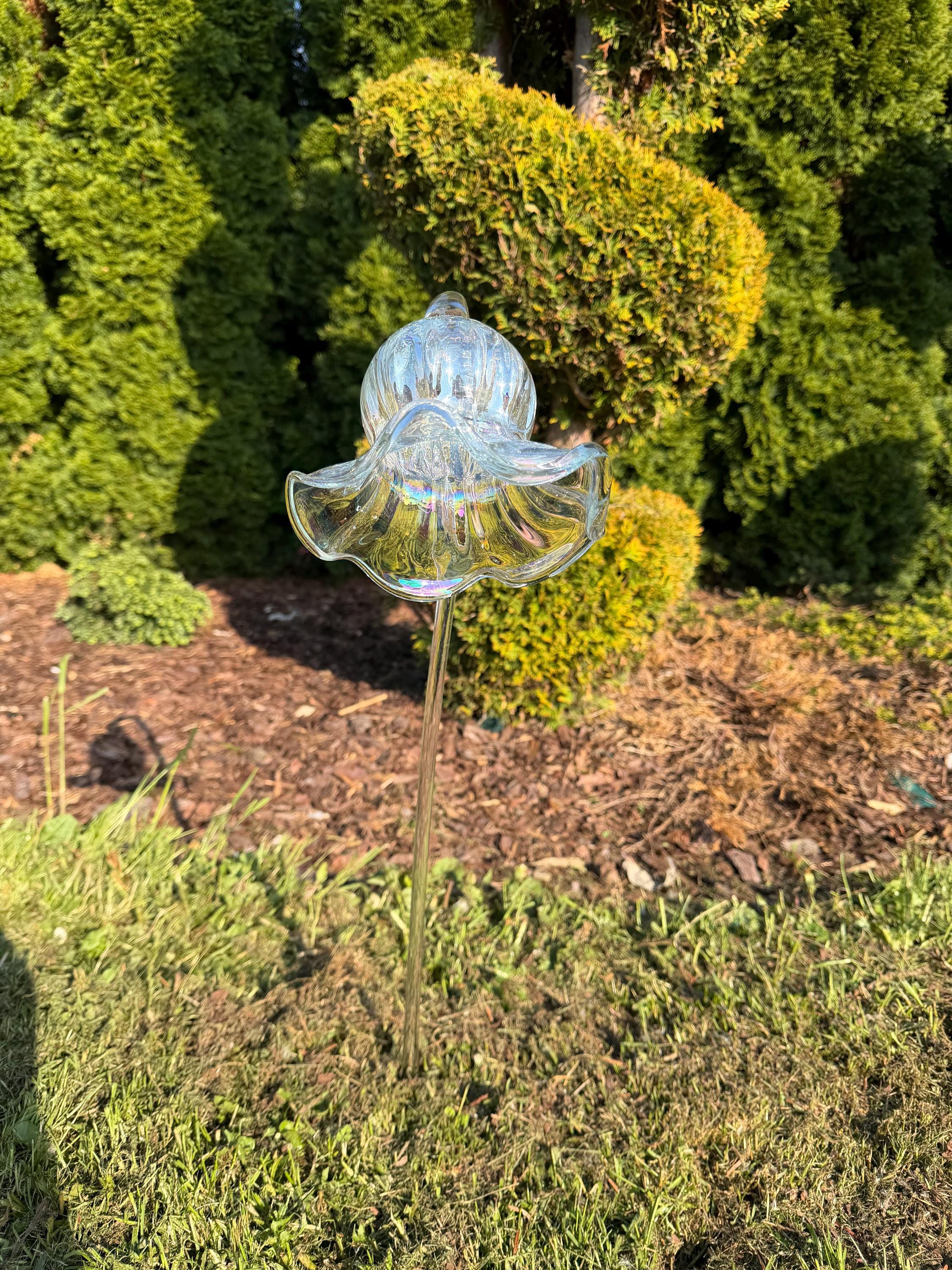 75cm Hand-Blown Iridescent Glass Flower Sculpture – Clear Lily Garden Stake 17cm Bloom