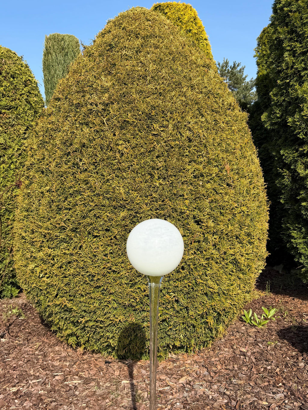 80cm Handmade Glass Garden Stake – 15cm White Pearl Sphere